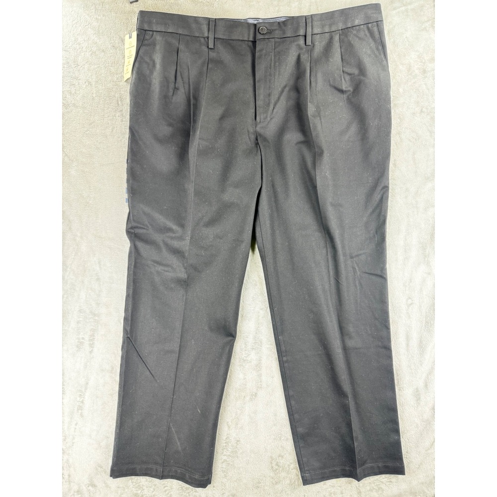 New Dockers Mens 42x30 Signature Khaki Pants Black Pleated Lux Stretch Classic - Picture 3 of 9